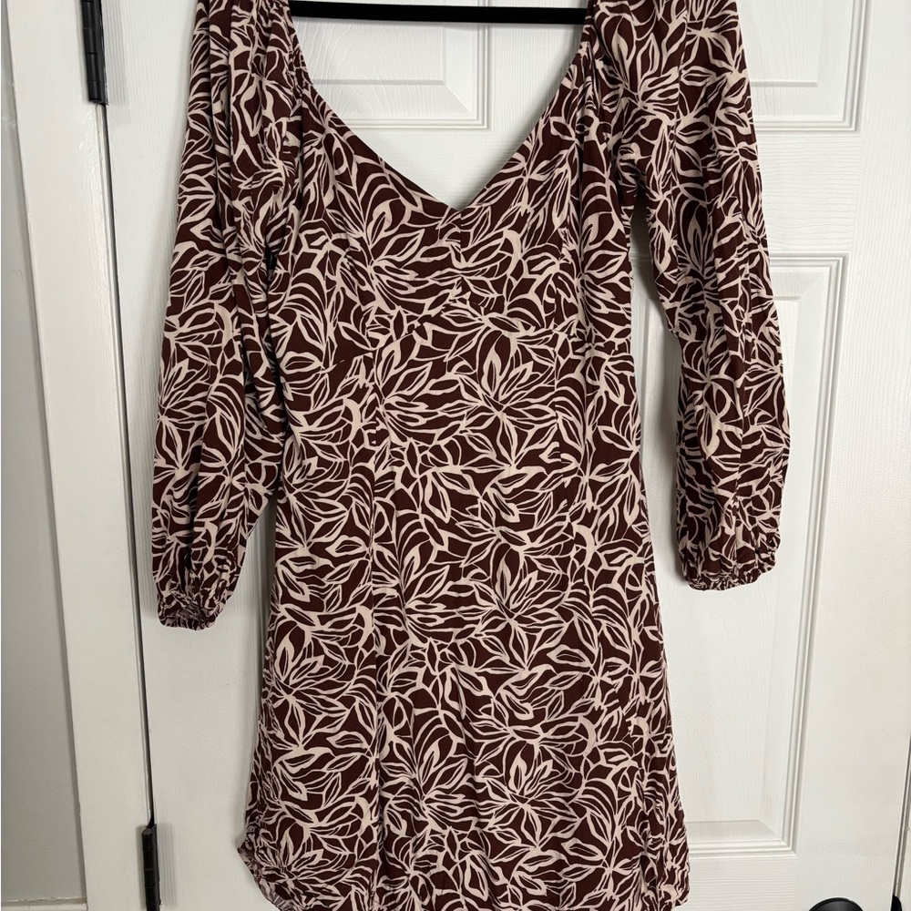 Women's Brown and Cream Leaf-Print V-Neck Dress